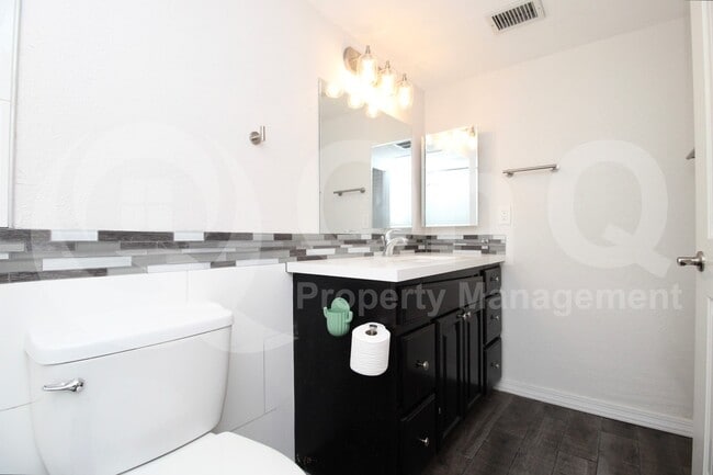 Building Photo - 1550 N Stapley Dr