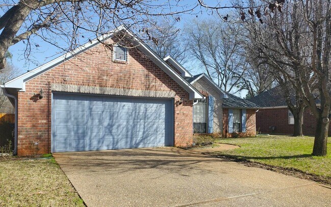 Foto del edificio - COMING SOON! Whitehouse! Gorgeous 4 Bedroom, 2 Bath Home