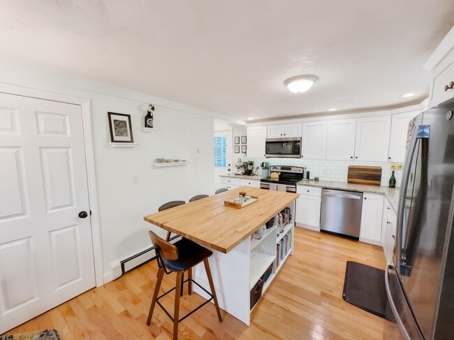 Foto del edificio - Beautiful Condo In Beverly MA!