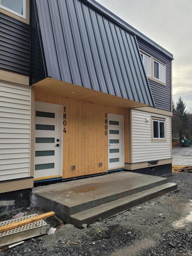 18121810 10 Ave E, Prince Rupert, BC V8J 2X6 Townhouse for Rent in