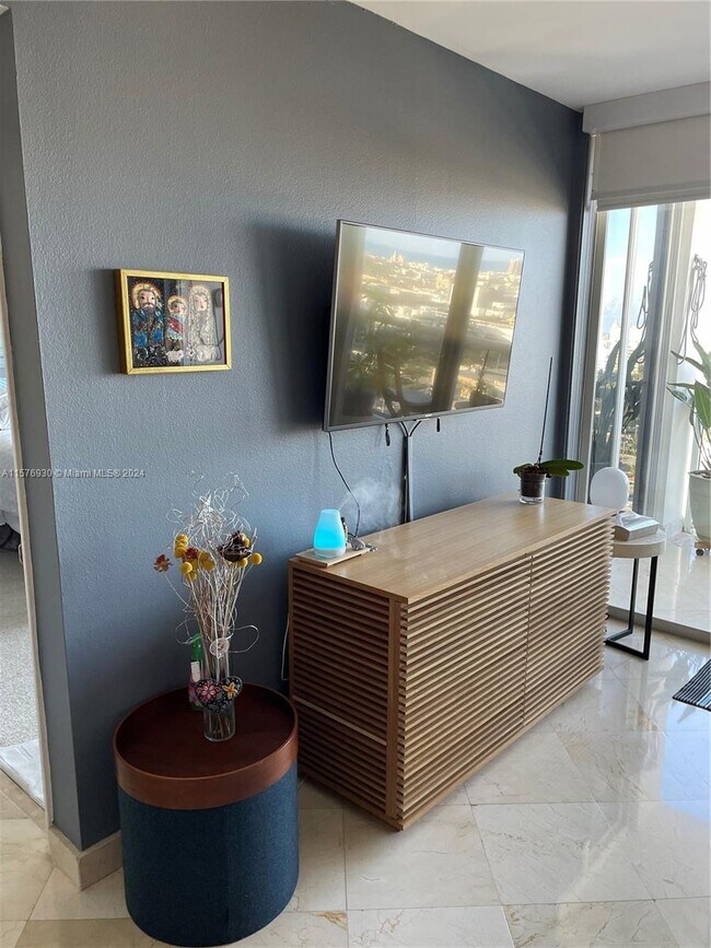 Foto del edificio - 1800 Sunset Harbour Dr