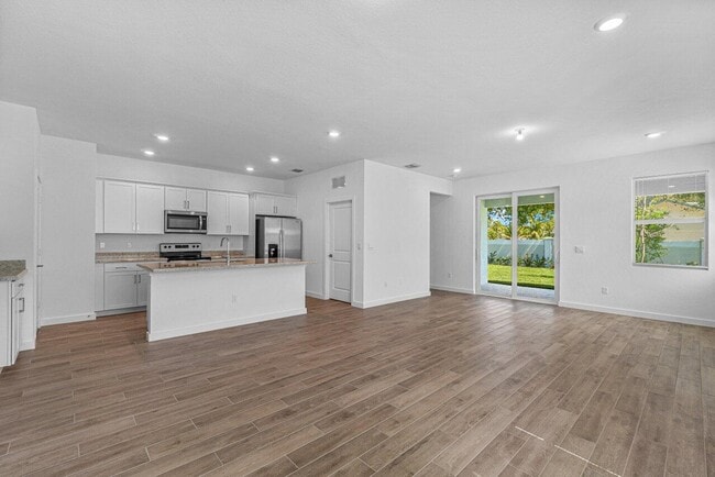 Building Photo - 4510 Catalina Way
