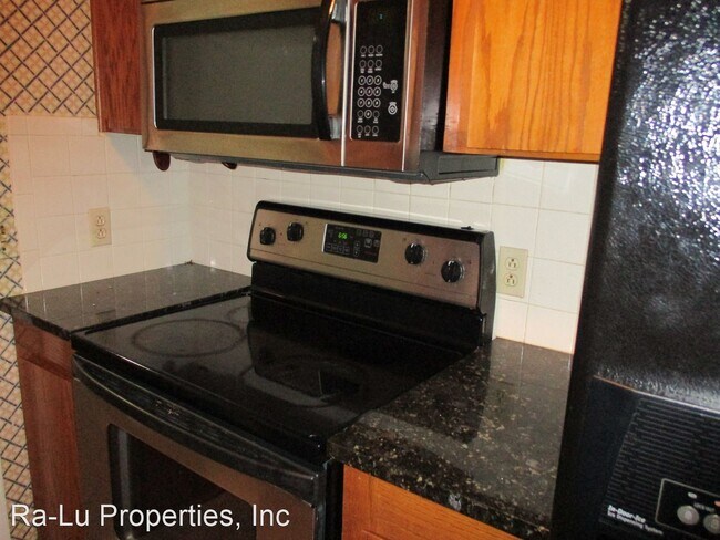 Building Photo - 2 br, 2 bath House - 300-G Windsor Manor