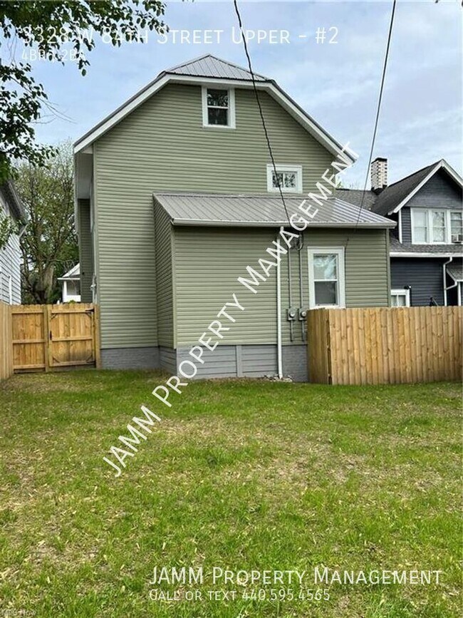 Building Photo - Newly Renovated 4 Bedroom Duplex unit in C...