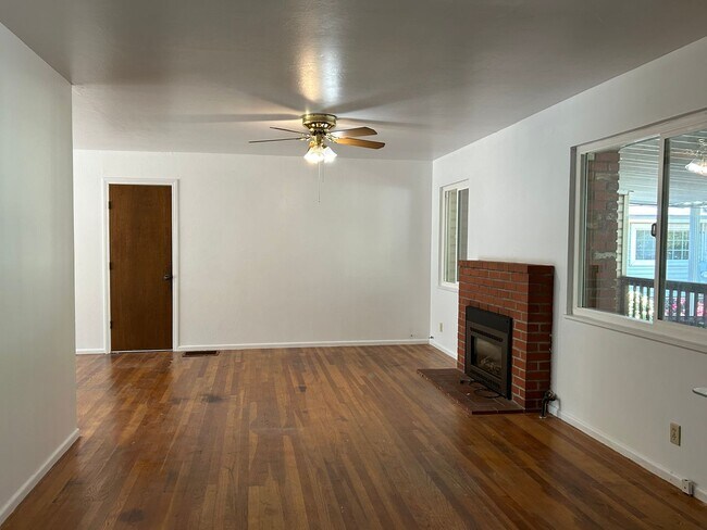 Foto del edificio - 1559 Boynton Ave