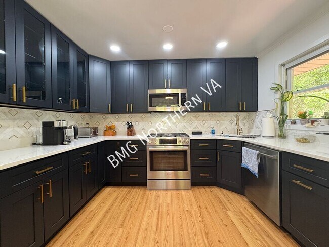 Foto del edificio - 6413 Berkshire Dr