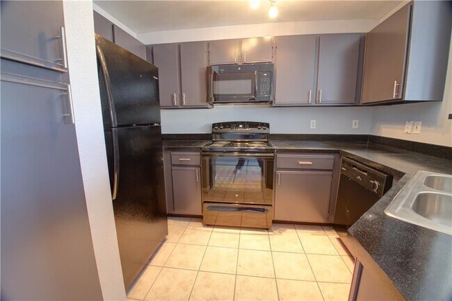 Building Photo - 2320 Gracy Farms Ln