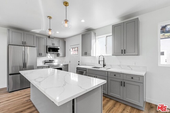 Foto del edificio - 1622 Morton Ave