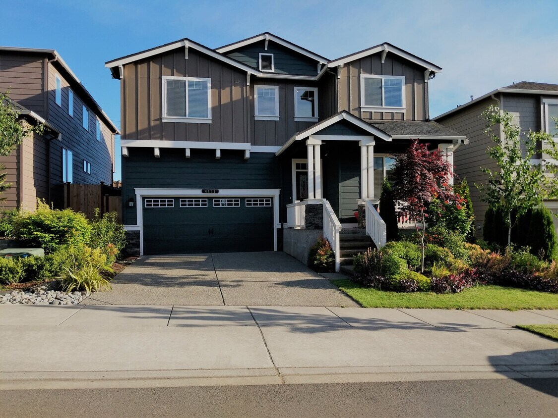 Primary Photo - Beautiful 5 bedroom home