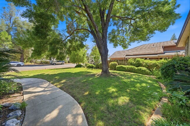 Foto del edificio - Beautiful Executive Level Rental on Golf Course