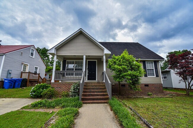 Building Photo - 2 Bedroom 2 Bathroom with Bonus- Pets Cons...
