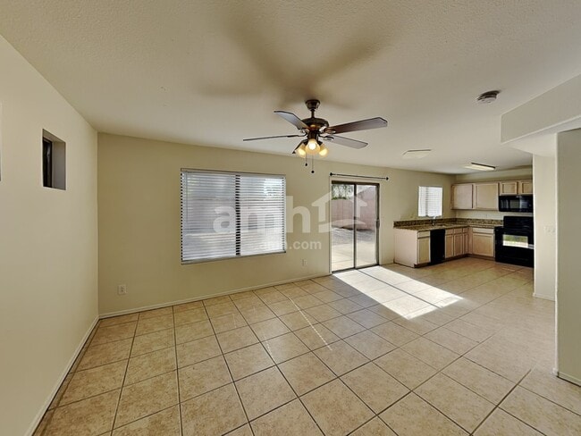 Foto del edificio - 10633 W Piccadilly Rd