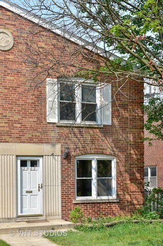 Primary Photo - 2962 Desplaines Ave