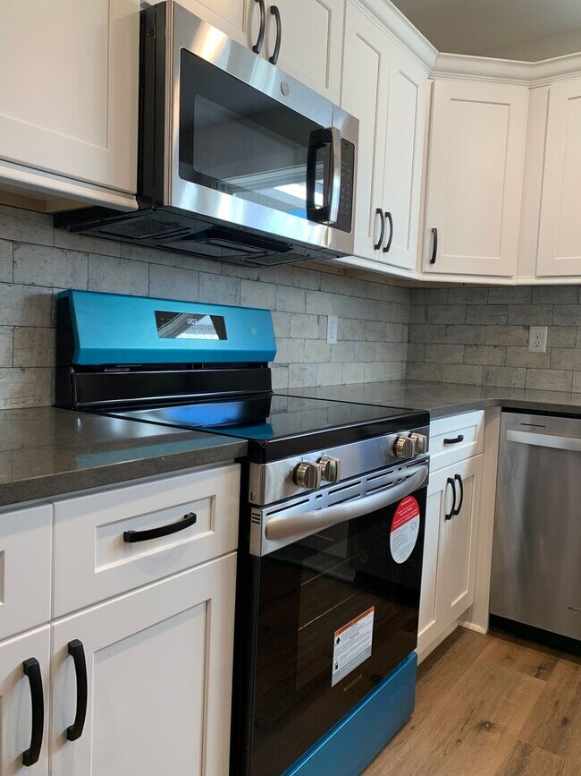 Foto del edificio - 2 Bed/1 Bath: Walk to International Studie...