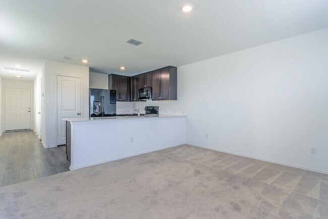 Building Photo - 460 Marty Allen Lp