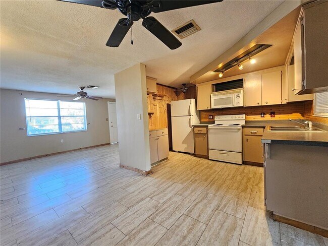 Foto del edificio - 3048 Coldwell Dr