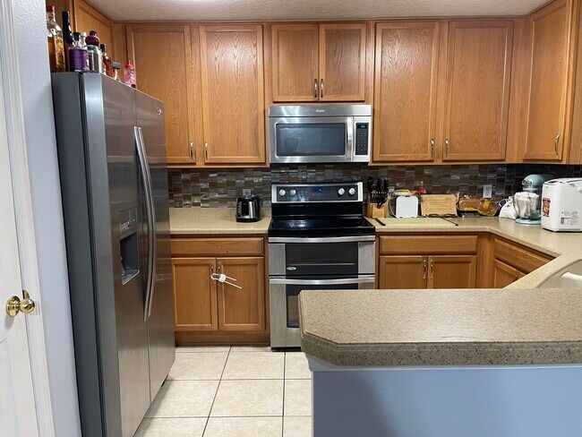 Foto del edificio - 2452 Hassonite St