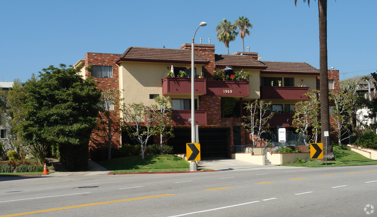 Primary Photo - 1969 S Beverly Glen Blvd