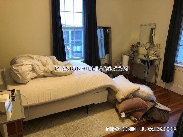 Foto del edificio - 107 Fisher Ave