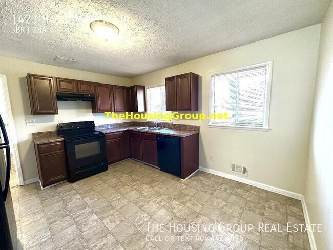 Building Photo - Ready Now!! 3 Bedroom Jonesboro Home!!