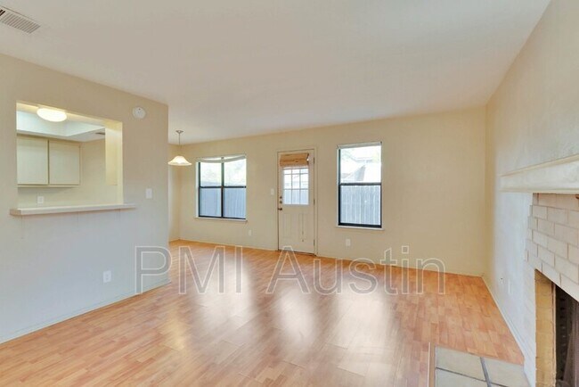 Foto del edificio - 8806 Springmail Cir