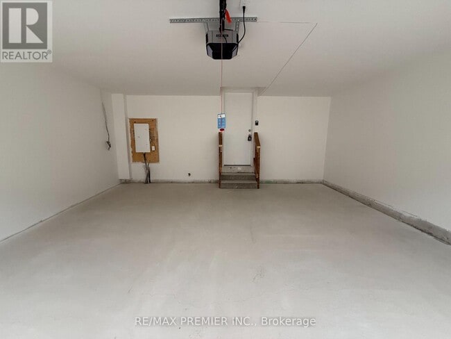 Building Photo - 12 Kingbird Cmn