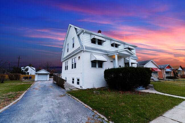Foto del edificio - 14517 Blaine Ave