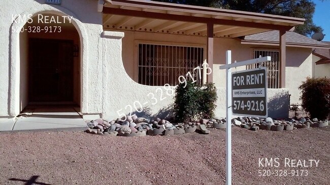 Building Photo - 5451 S Southern Oak Dr