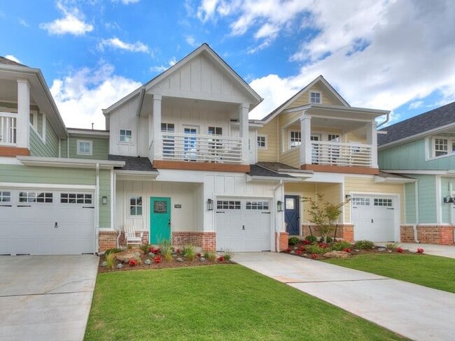 Building Photo - Luxury, Zero Maintenance Living Edmond Tow...