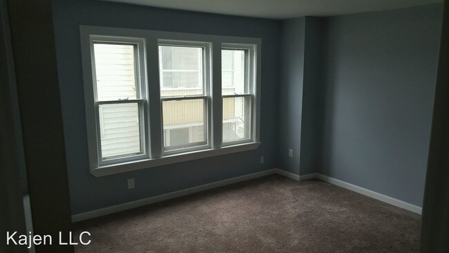 Building Photo - 3 br, 1 bath Apartment - 502 Oak Hill
