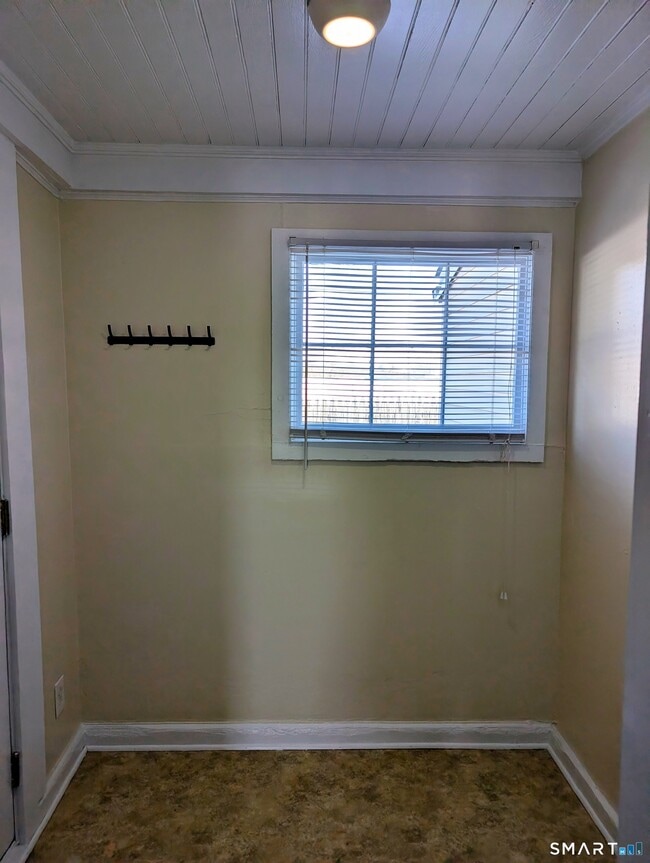 Building Photo - 184 Buckingham Ave