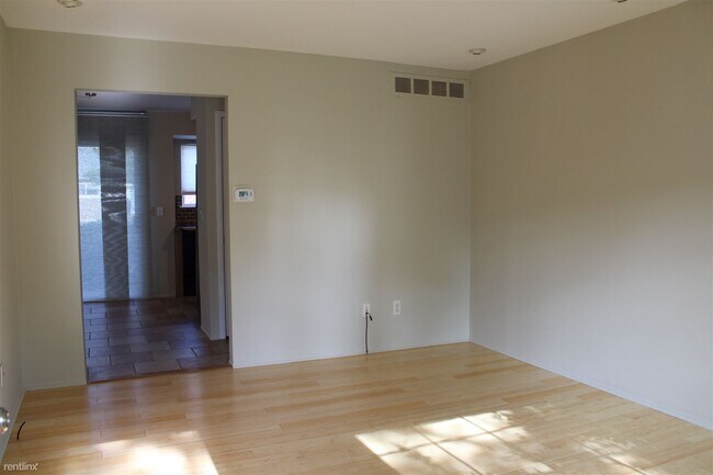Building Photo - 2 br, 1.5 bath  - 2927 Whittier Ct