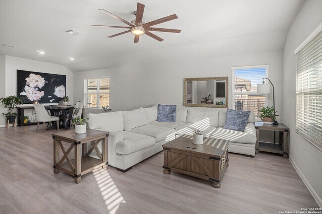 Foto del edificio - 3 Bedroom/2 Bath Potranco Run Subdivision