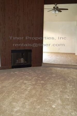 Building Photo - Spacious Duplex Near ARC!