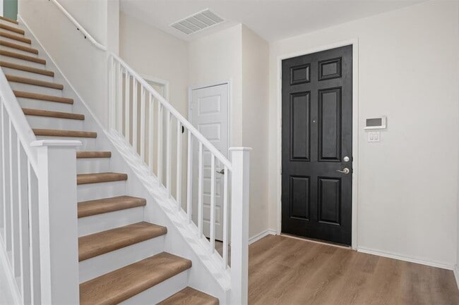 Building Photo - 256 Benmyrtle Trl