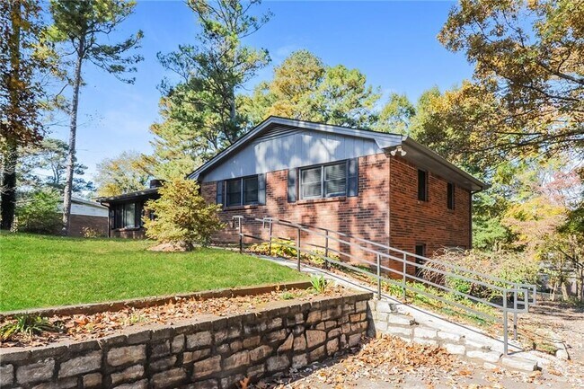 Foto del edificio - 609 Evergreen Dr