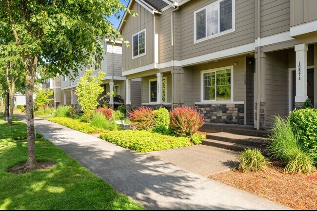Foto del edificio - Beautiful North Bethany Home with 3 Bedrooms + Expansive Bonus Room, 2-Car Tandem Garage & Prime ...