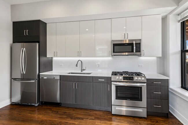 Foto del edificio - 1472 W Summerdale Ave