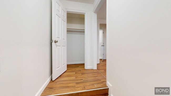 Building Photo - 330 W 72nd St