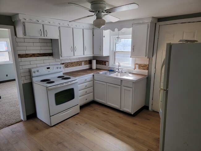 Kitchen - 807 W Carr Ave