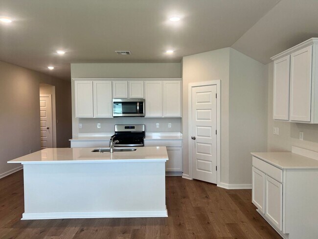 Foto del edificio - Beautiful Brand New 4 Bedroom in Mustang S...
