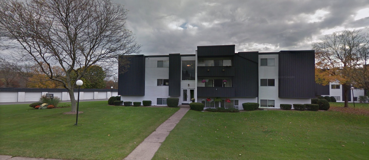 Primary Photo - 114 Kennedy Pkwy