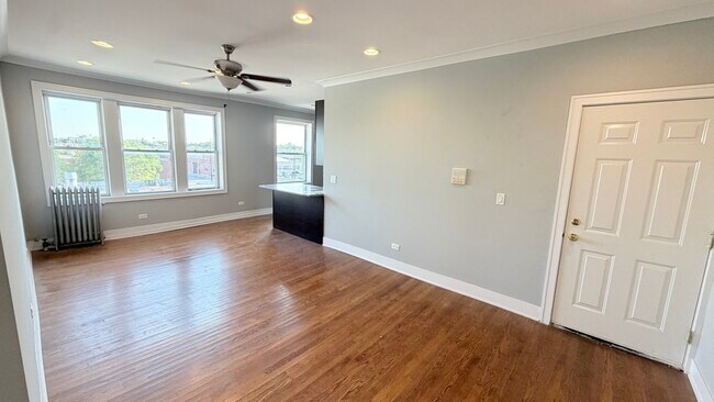 Foto del edificio - 3153 W Augusta Blvd