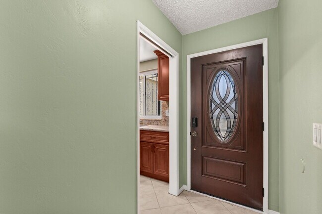 Foto del edificio - Spacious 3BR Retreat in the Heart of Cherokee Point