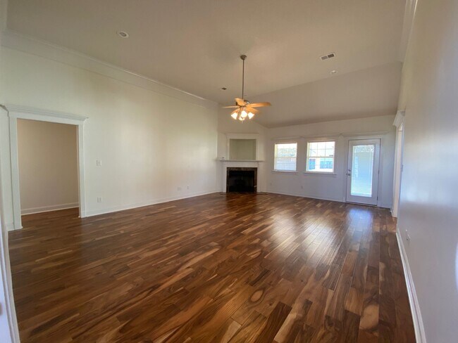 Foto del edificio - 141 Addington Dr