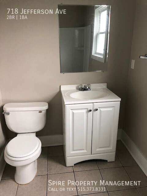 Building Photo - Tons of room to move around in this huge d...
