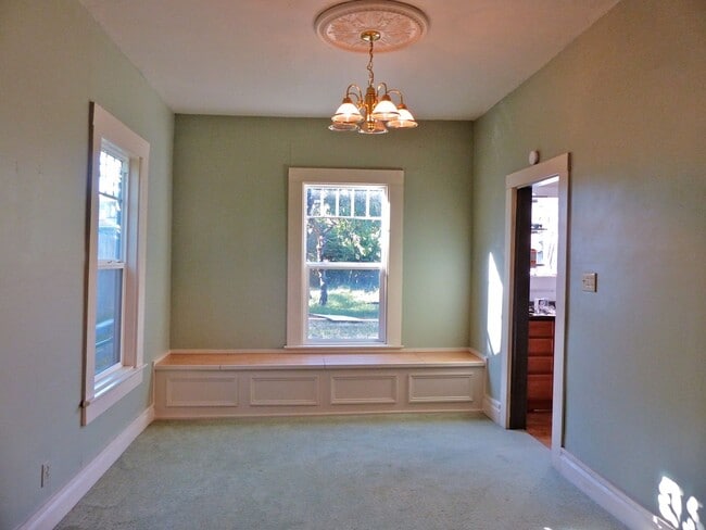 Building Photo - ***PENDING APPLICATIONS***3 Bedroom, 1 Bat...