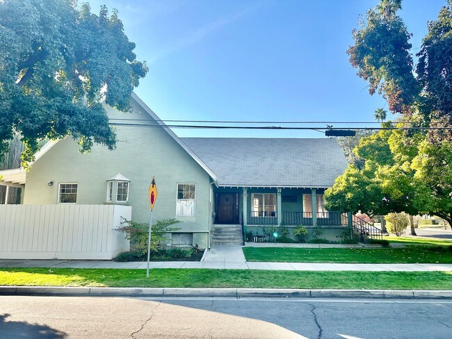 Building Photo - 4 br, 2 bath House - 3562 E Kerckhoff Ave