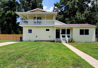 Building Photo - 607 New River Dr