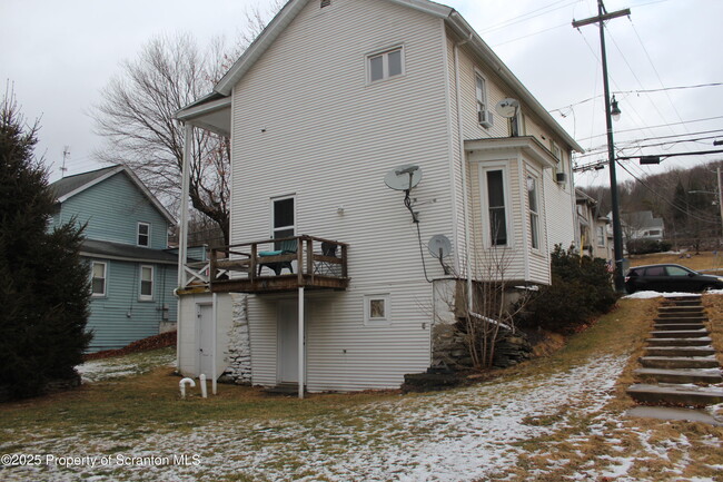 Building Photo - 105 College Ave